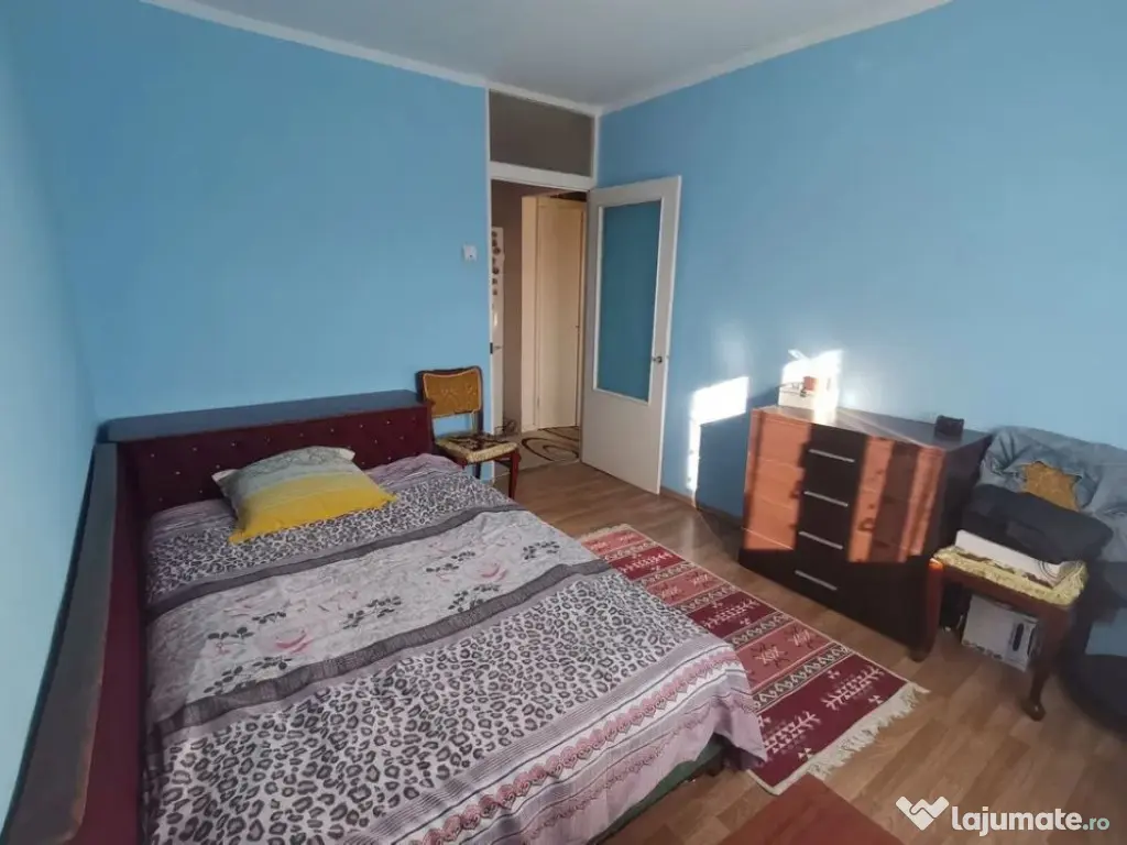 Apartament cu 3 camere in Piata Centrala 