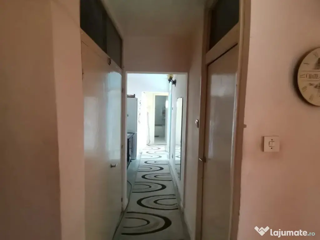 Apartament cu 3 camere in Piata Centrala 