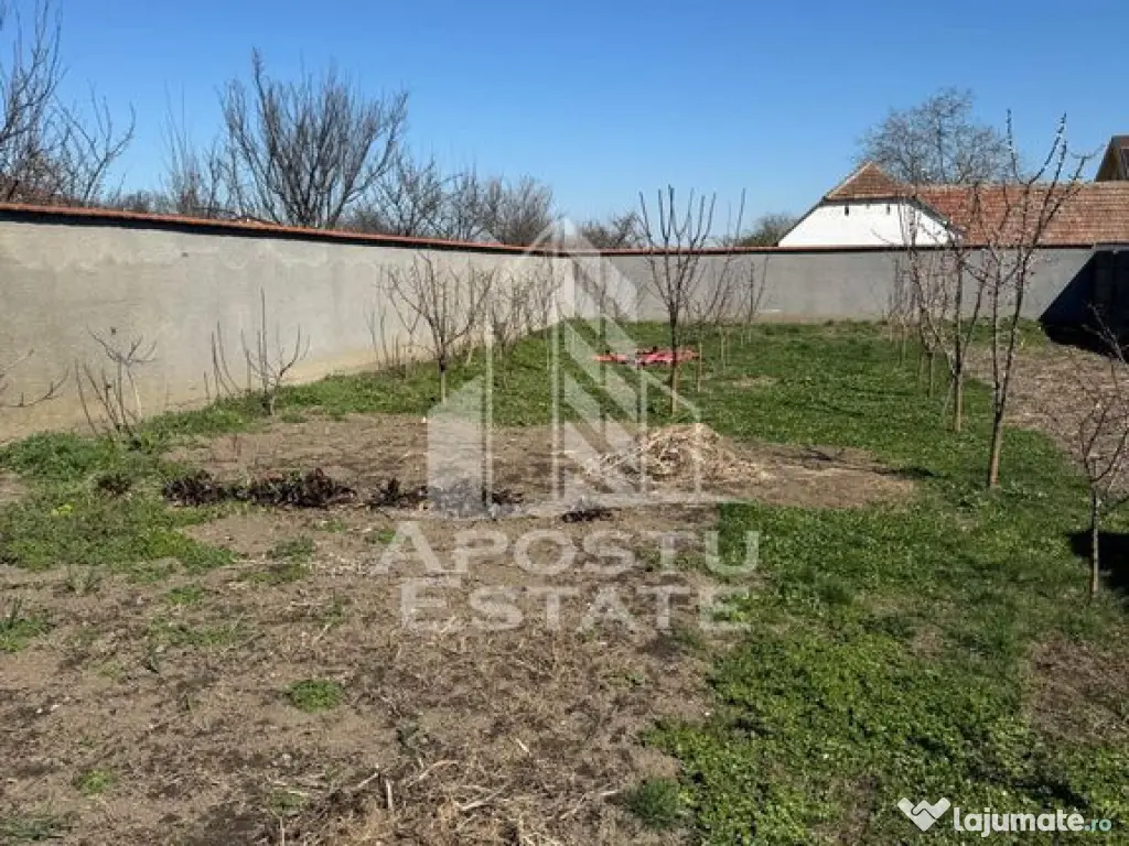 Teren intravilan in Dinias, 996mp, gard de beton si poart... 