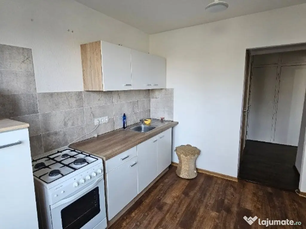 Aparatment cu 2 camere in zona Planete , strada Apollo