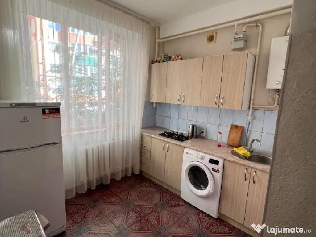 Garsoniera in zona Tractorul