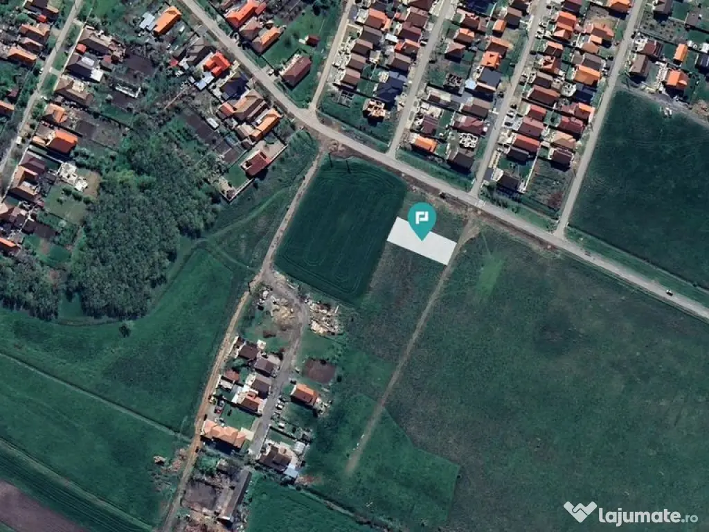 Loc de casa de 470 mp în Livada