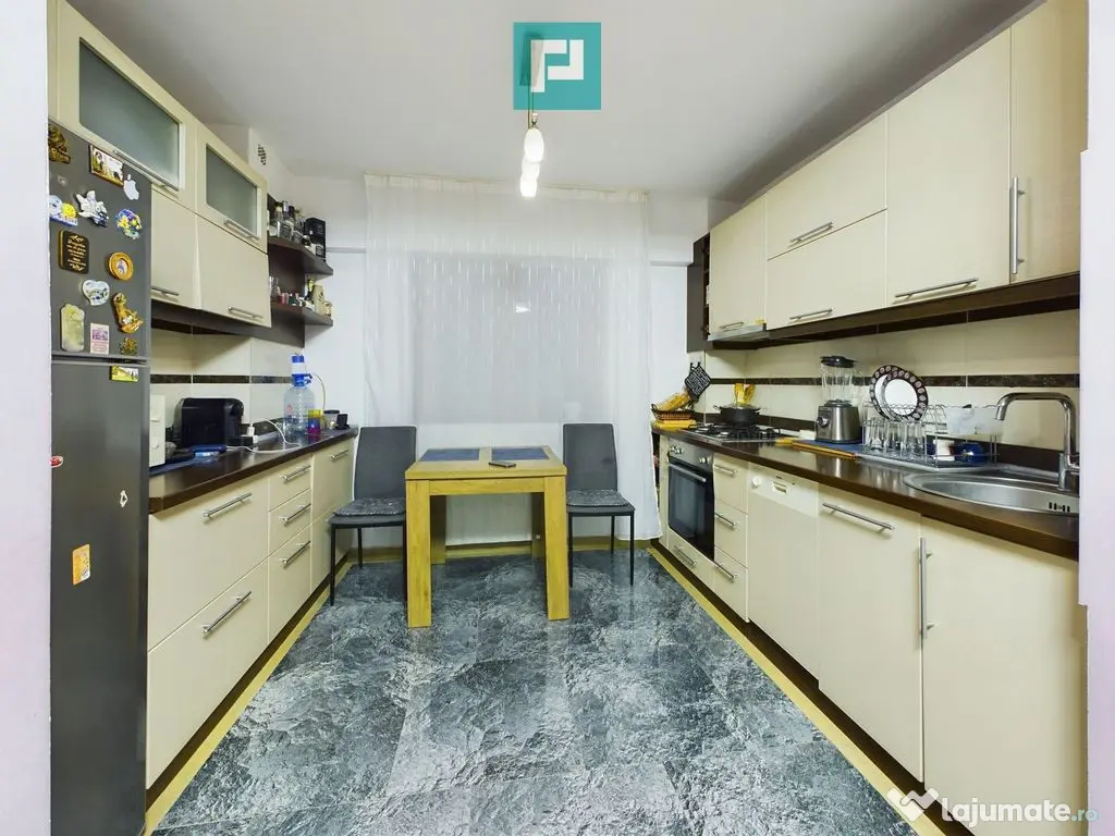 Apartament cu 2 camere decomandat zona Intim 