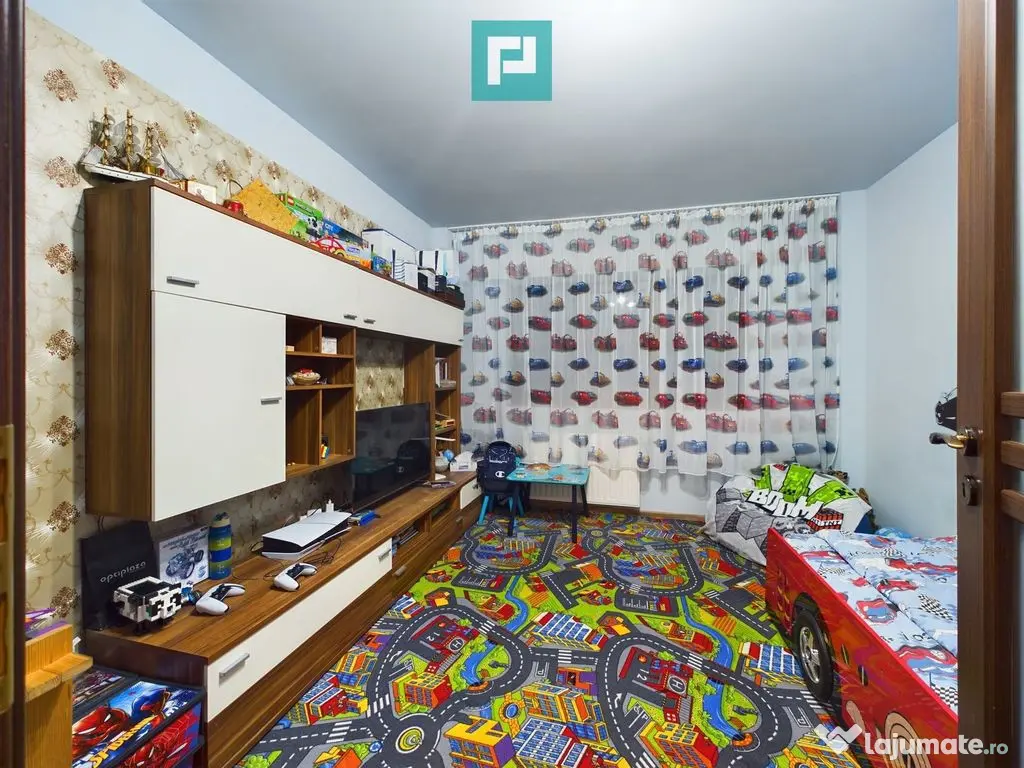 Apartament cu 2 camere decomandat zona Intim 