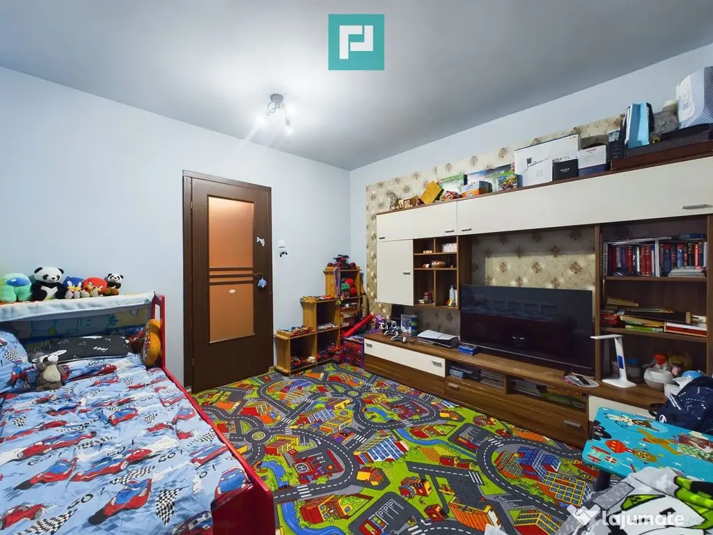 Apartament cu 2 camere decomandat zona Intim 