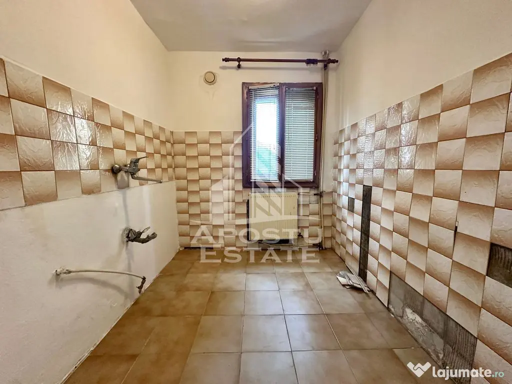 Apartament cu o camera, decomandat, zona Buziasului 