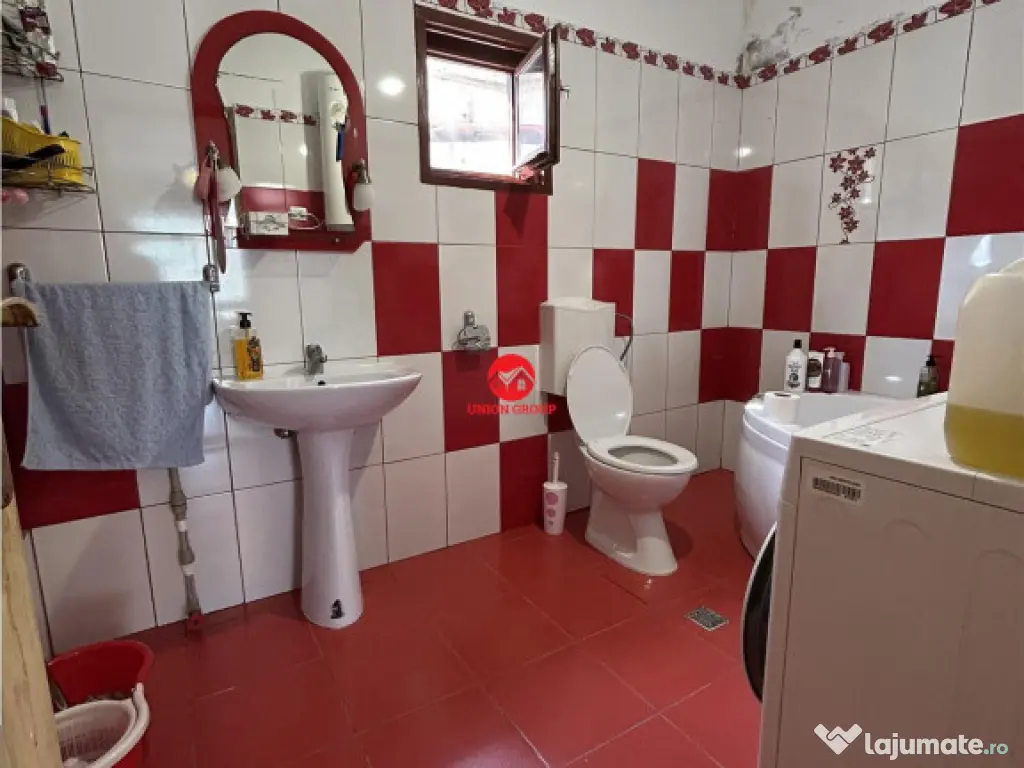 Casa la sol din BCA cu 3 camere, 4 bai, teren 555 mp, Eforie