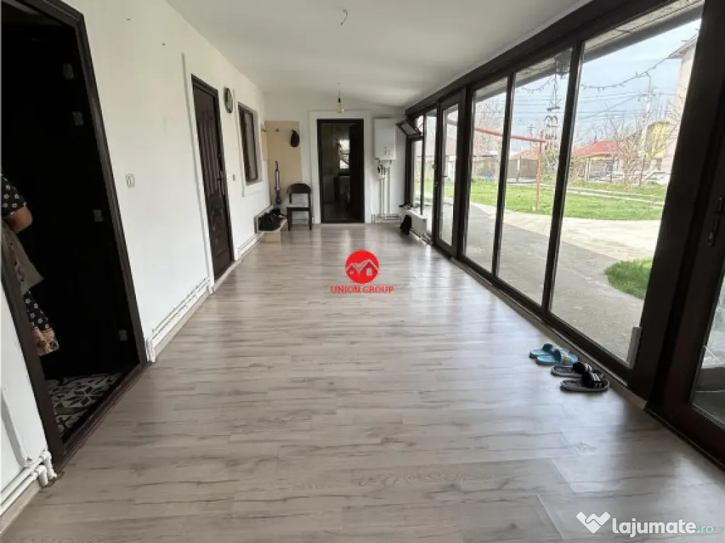 Casa la sol din BCA cu 3 camere, 4 bai, teren 555 mp, Eforie