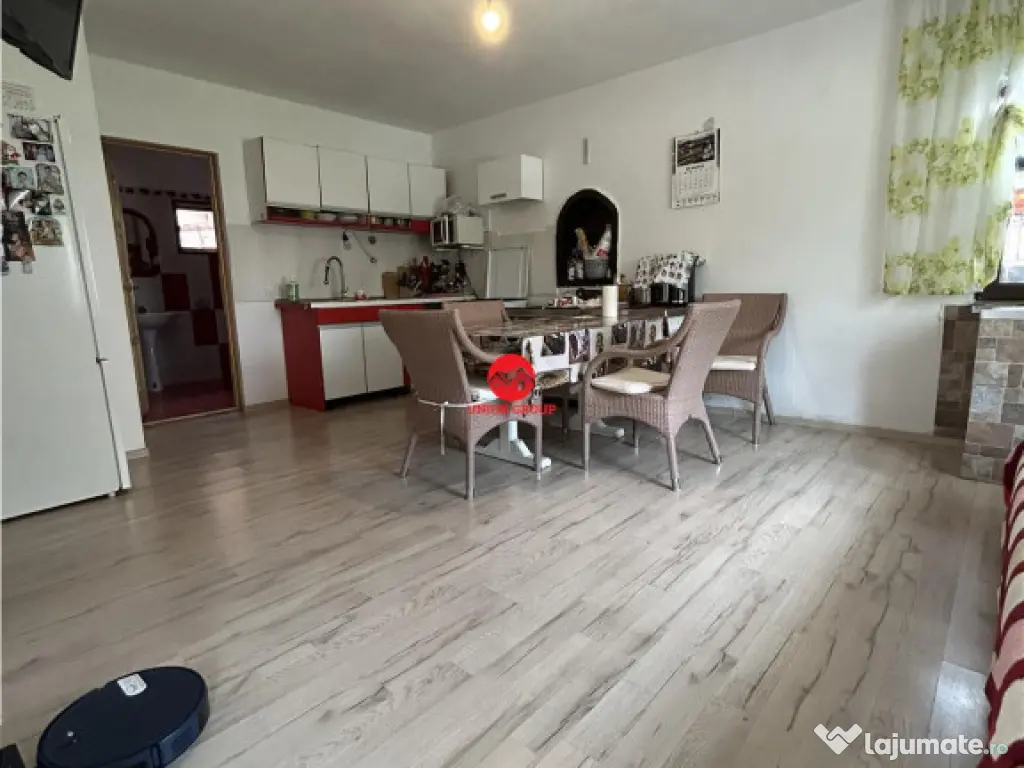 Casa la sol din BCA cu 3 camere, 4 bai, teren 555 mp, Eforie