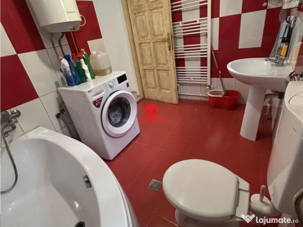 Casa la sol din BCA cu 3 camere, 4 bai, teren 555 mp, Eforie