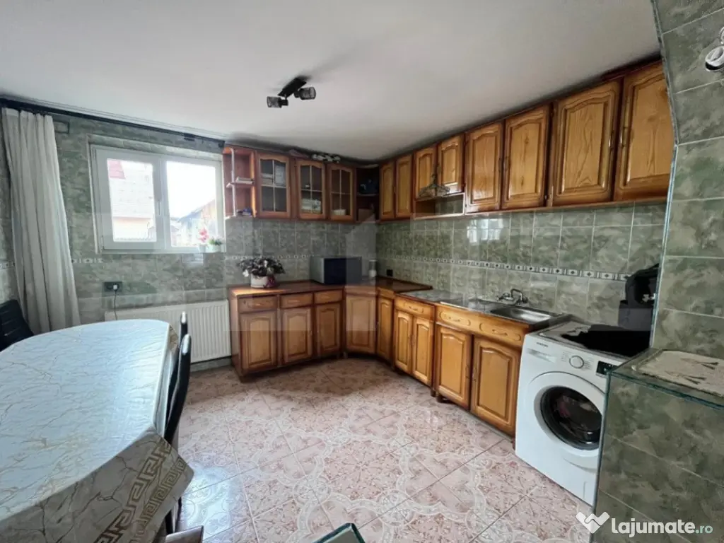 Casa cu 14 ari teren, finisata si mobilata, zona Cepari