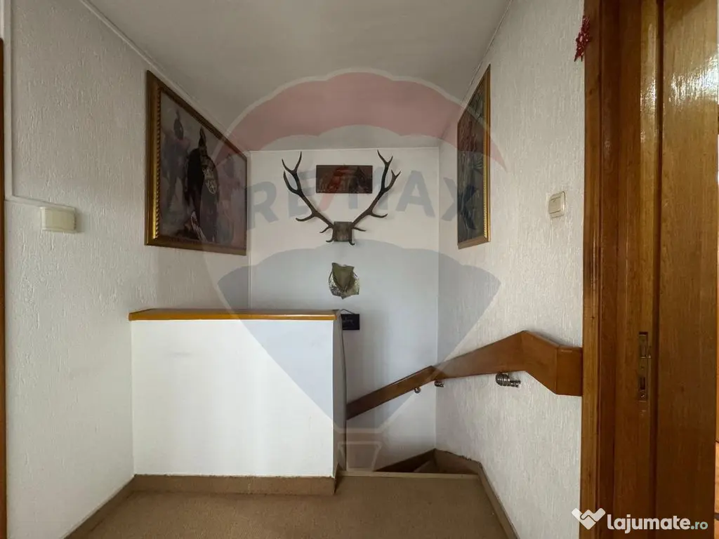 Casă / Vilă cu 8 camere de vânzare în zona Industriil... 