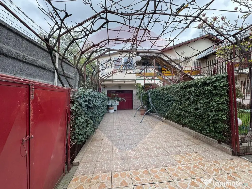 Casă / Vilă cu 8 camere de vânzare în zona Industriil... 