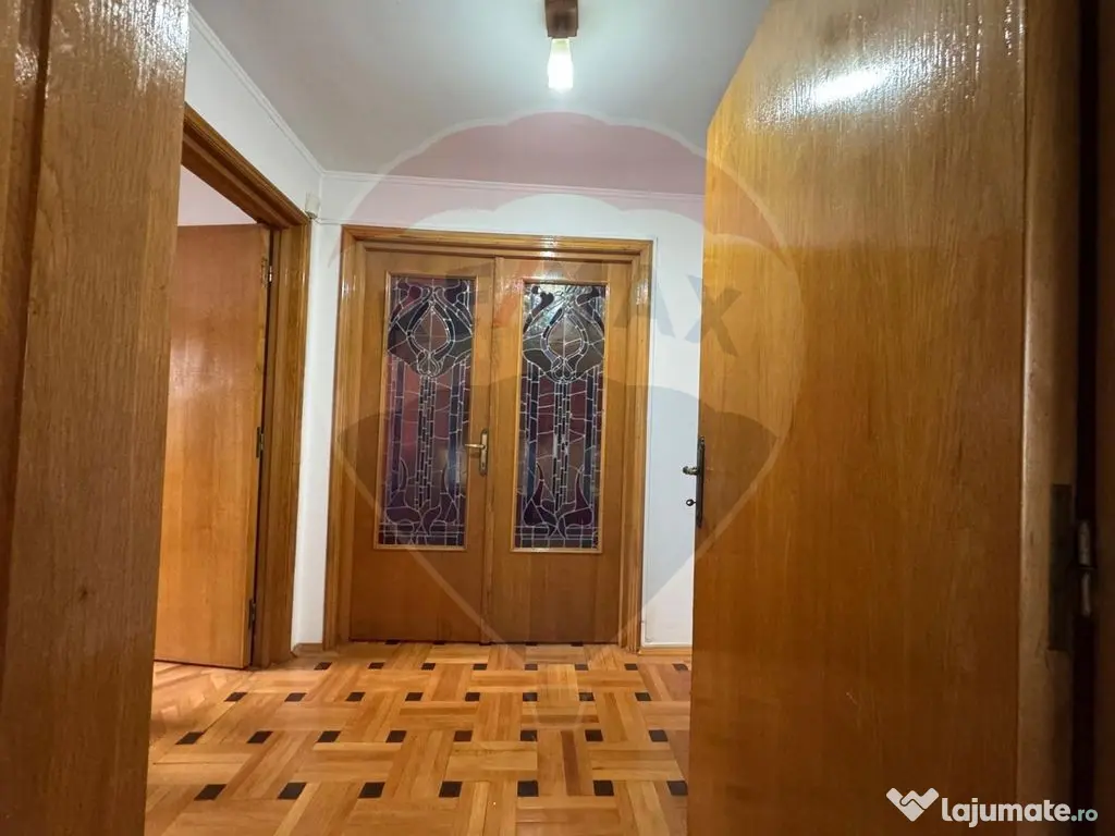 Casă / Vilă cu 8 camere de vânzare în zona Industriil... 