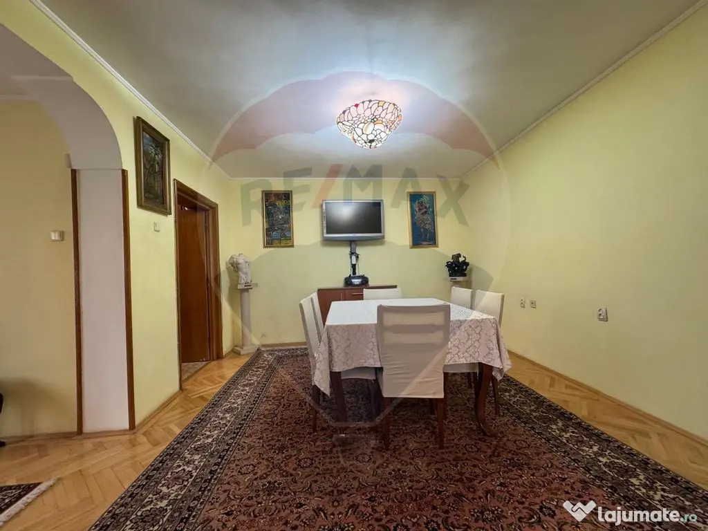 Casă / Vilă cu 8 camere de vânzare în zona Industriil... 