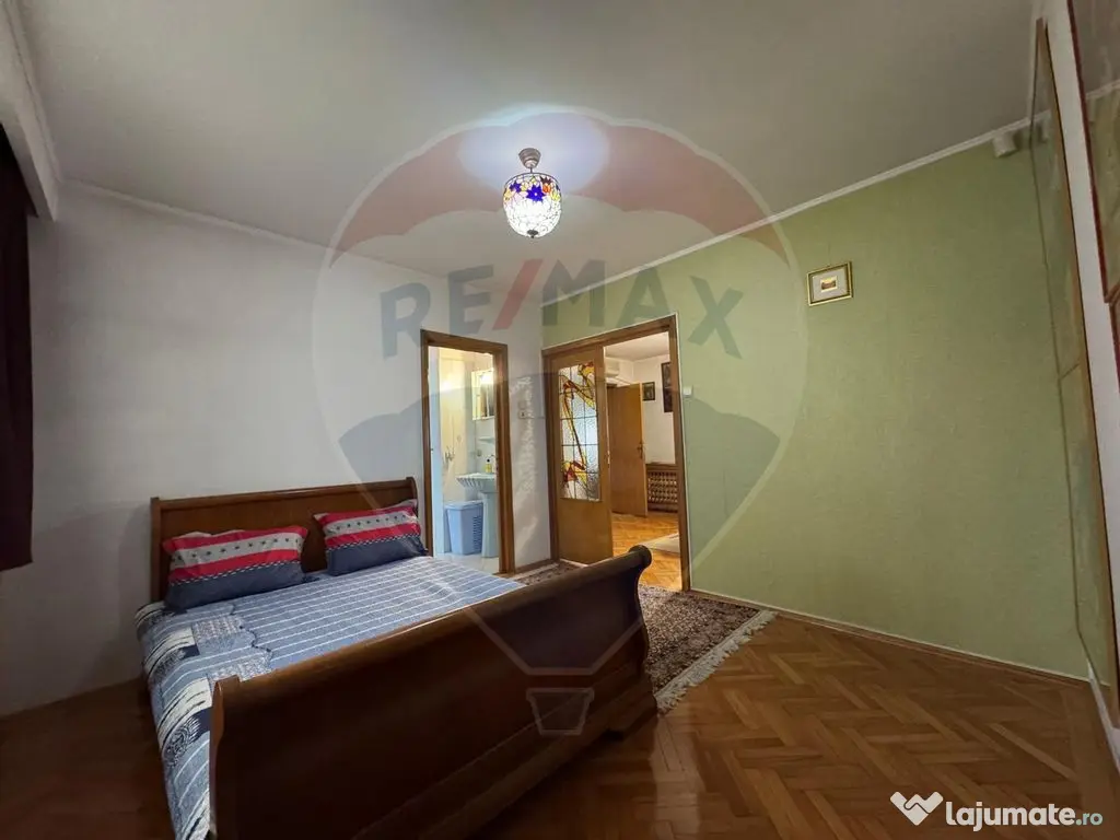 Casă / Vilă cu 8 camere de vânzare în zona Industriil... 