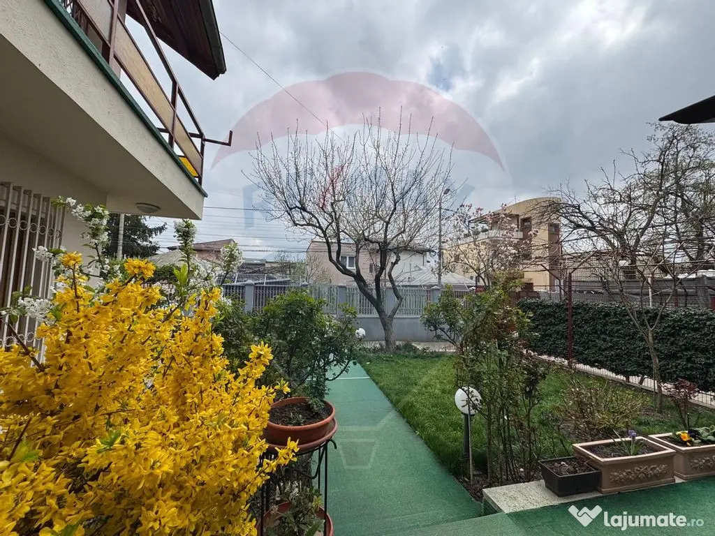 Casă / Vilă cu 8 camere de vânzare în zona Industriil... 