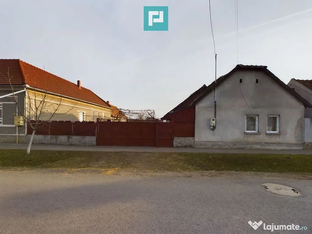 Casă cu teren 1680 mp, Curtici