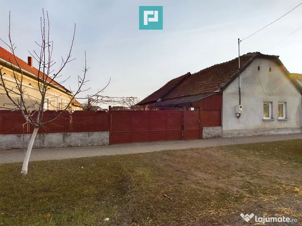 Casă cu teren 1680 mp, Curtici