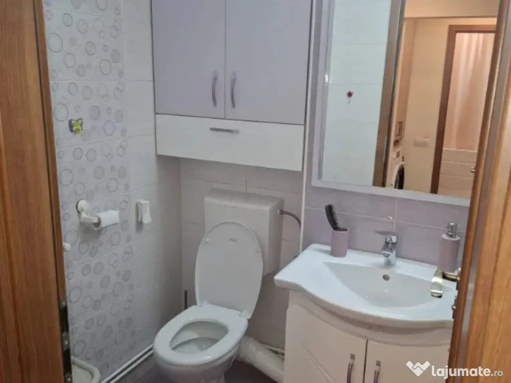 Apartament cu 3 camere, decomandat - zona Tractorul