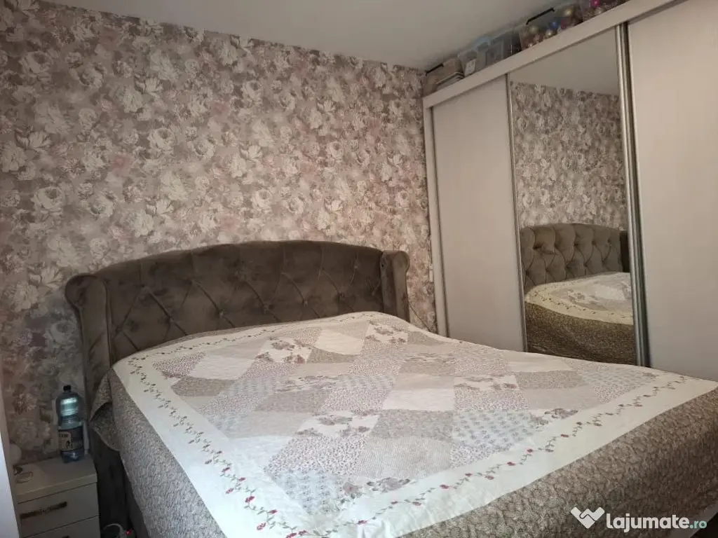 Apartament cu 3 camere, decomandat - zona Tractorul