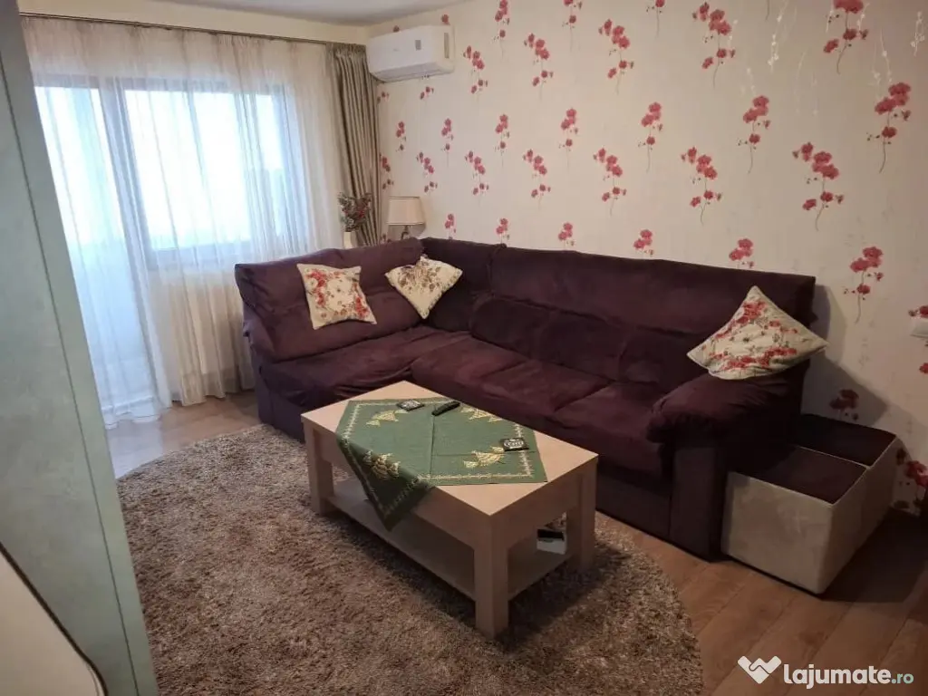 Apartament cu 3 camere, decomandat - zona Tractorul