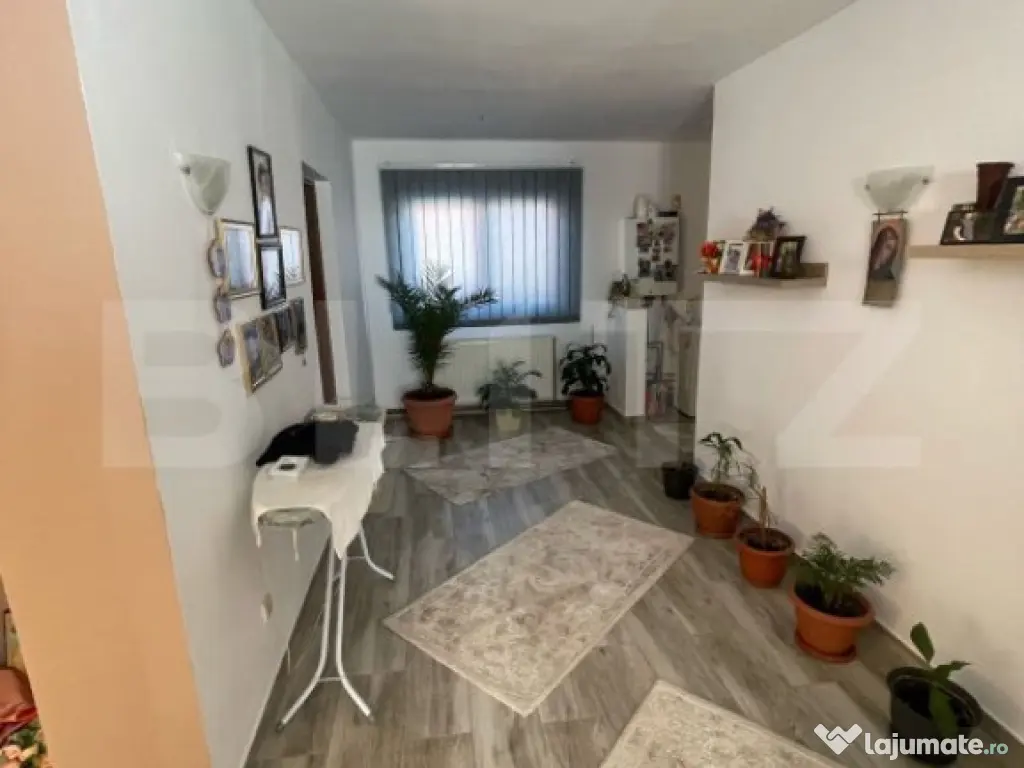Casa cu 3 camere, 90 mp, 2 anexe gospodaresti si teren de 30