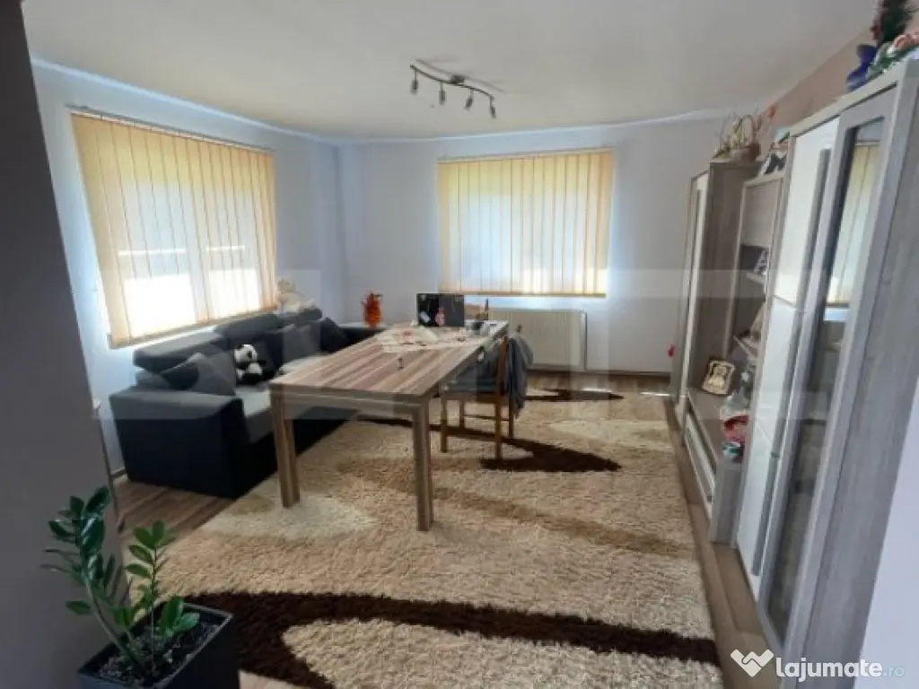 Casa cu 3 camere, 90 mp, 2 anexe gospodaresti si teren de 30