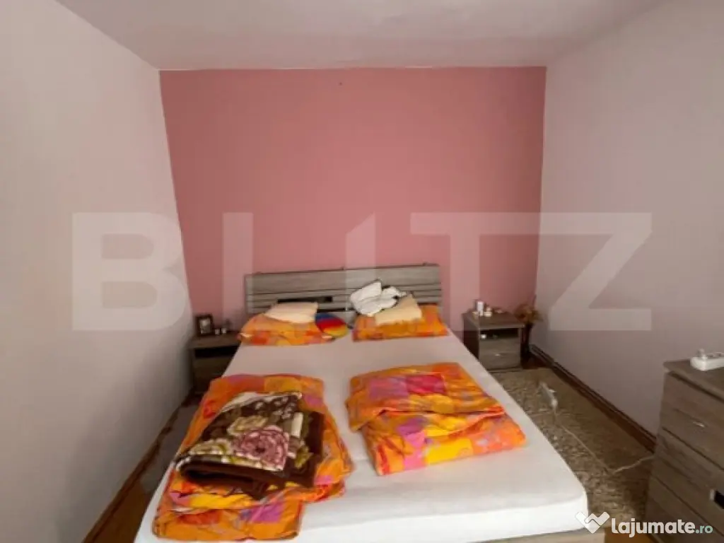 Casa cu 3 camere, 90 mp, 2 anexe gospodaresti si teren de 30