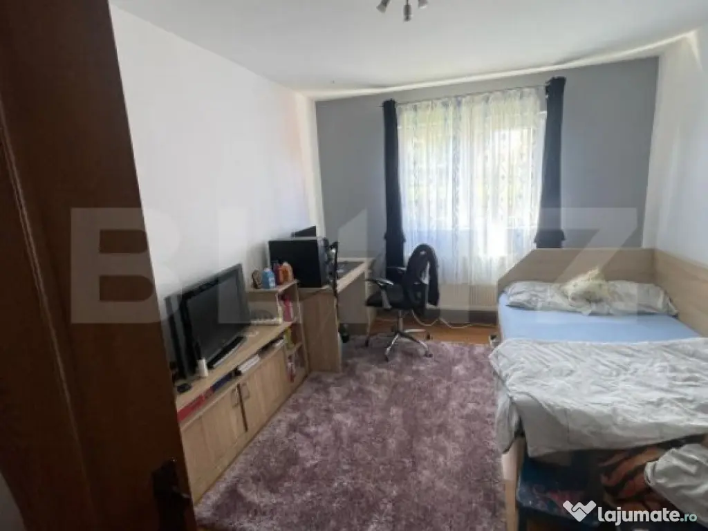 Casa cu 3 camere, 90 mp, 2 anexe gospodaresti si teren de 30