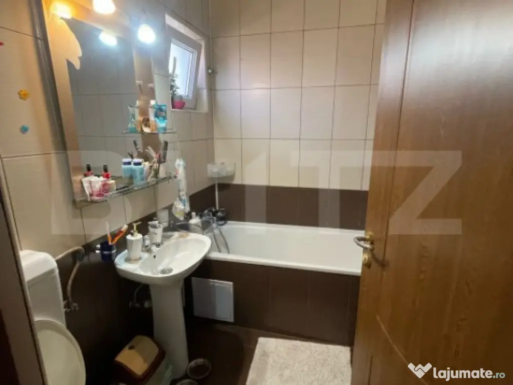 Casa cu 3 camere, 90 mp, 2 anexe gospodaresti si teren de 30
