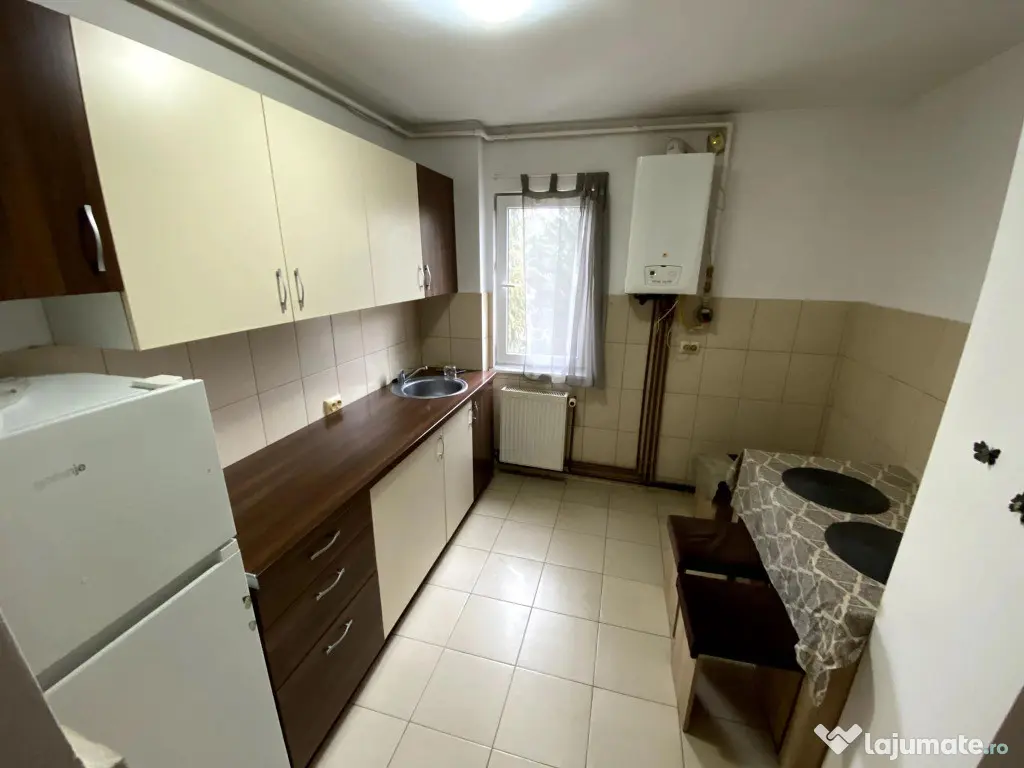 Apartament cu 2 camere, semidecomandat - zona Astra