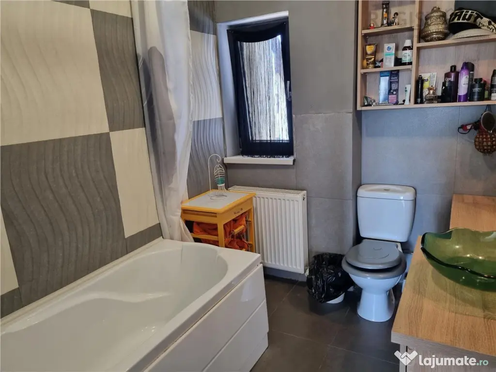 Casa moderna de patru camere zona Ghimbav 