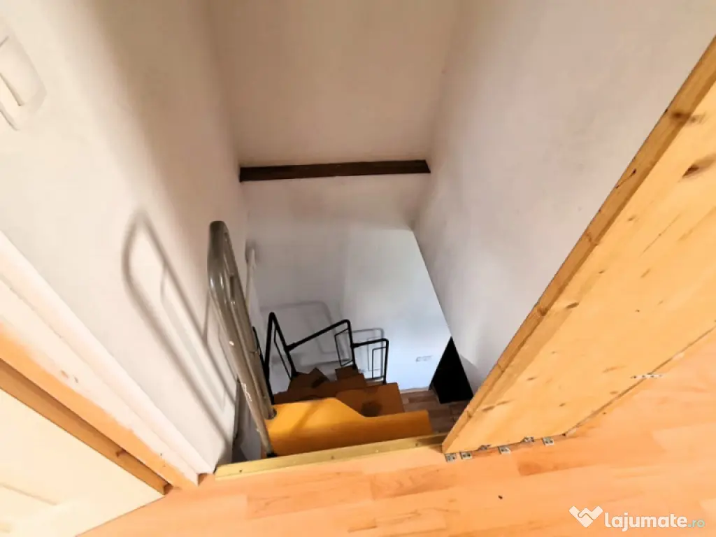 Apartament 3 camere Vasile Aaron 