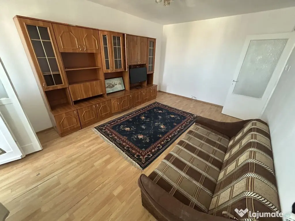 Apartament 3 camere zona Casa de Cultura