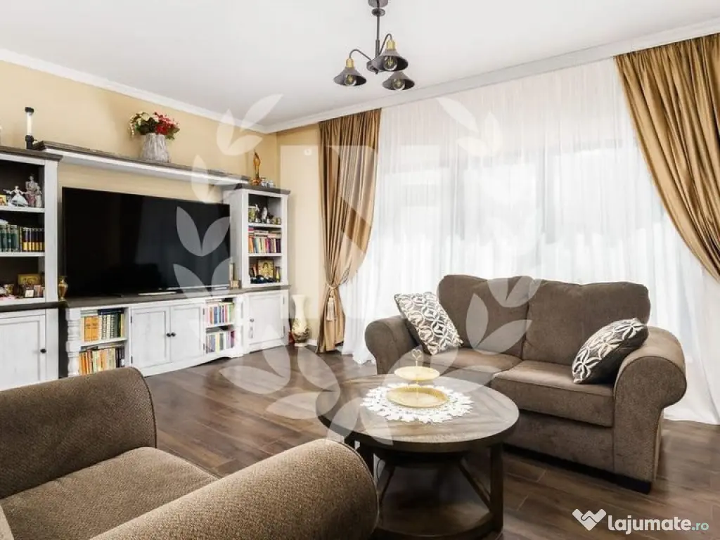 Apartament 4 camere cu terasă și curte generoasă 