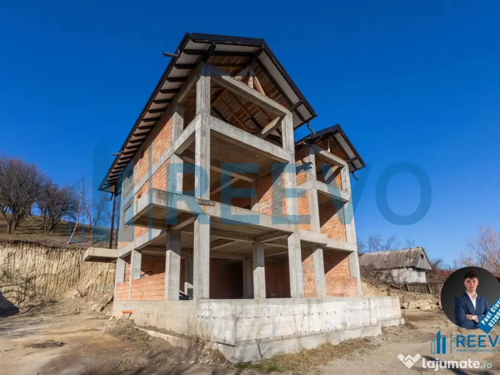 Pensiune/Vilă la roșu P+E+M în Sărata