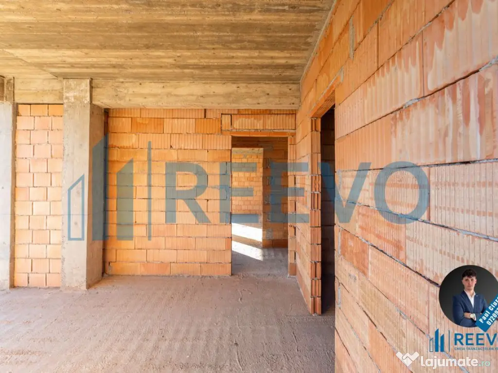 Pensiune/Vilă la roșu P+E+M în Sărata