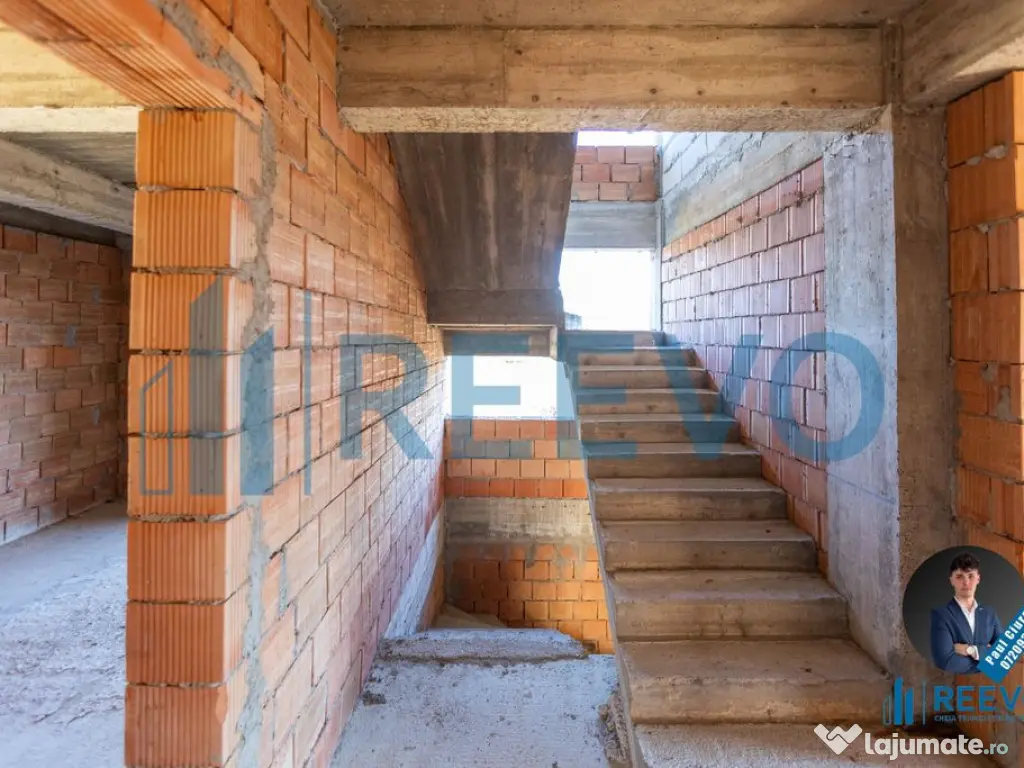 Pensiune/Vilă la roșu P+E+M în Sărata