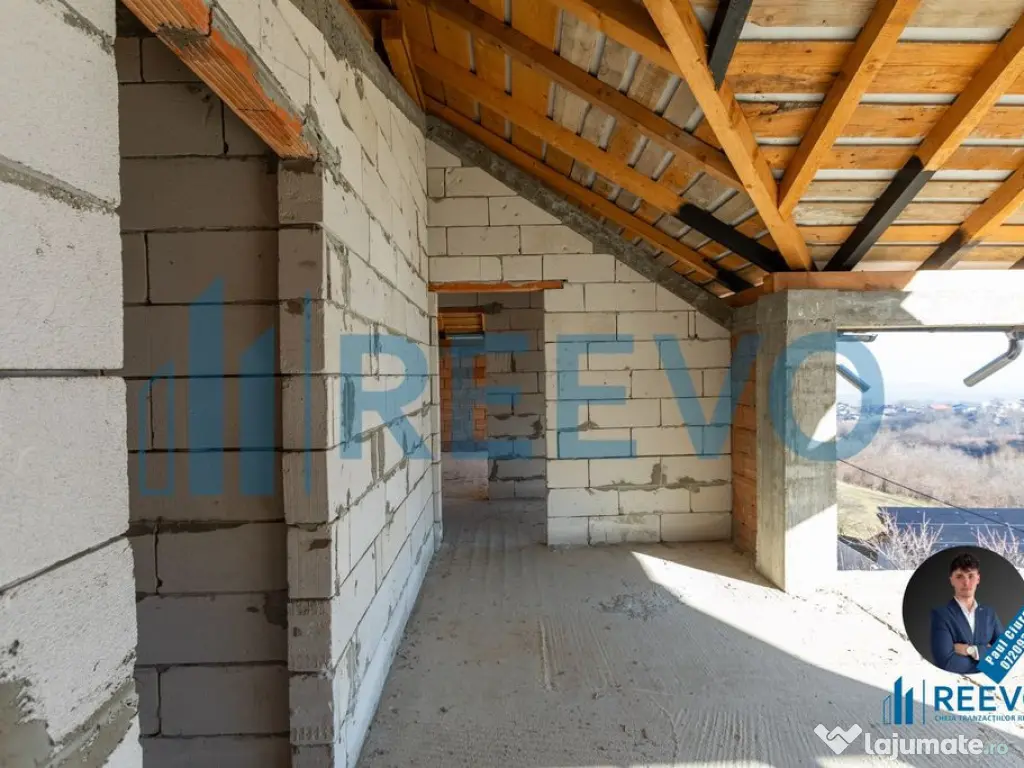 Pensiune/Vilă la roșu P+E+M în Sărata