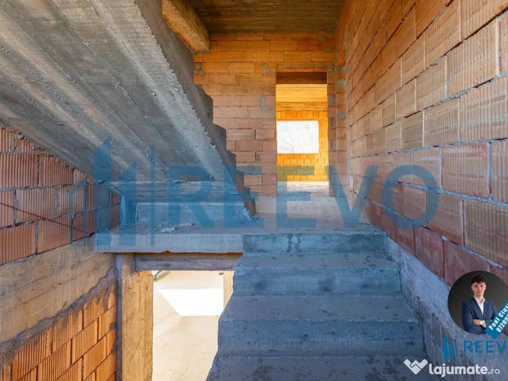 Pensiune/Vilă la roșu P+E+M în Sărata