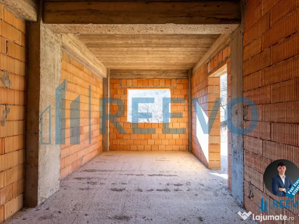 Pensiune/Vilă la roșu P+E+M în Sărata