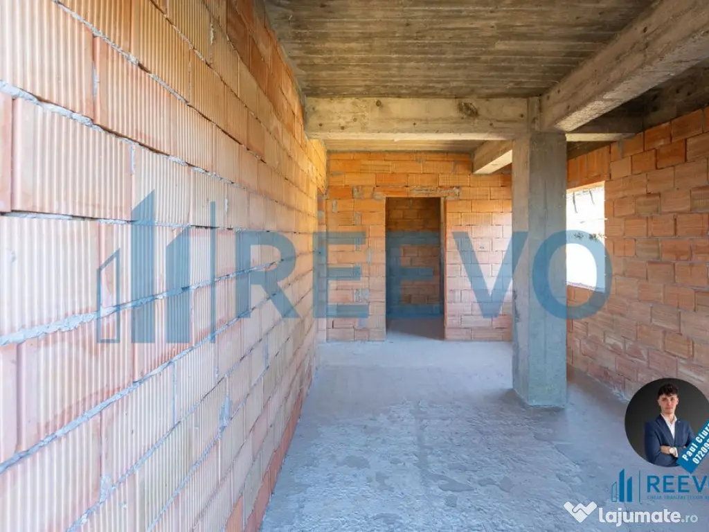 Pensiune/Vilă la roșu P+E+M în Sărata