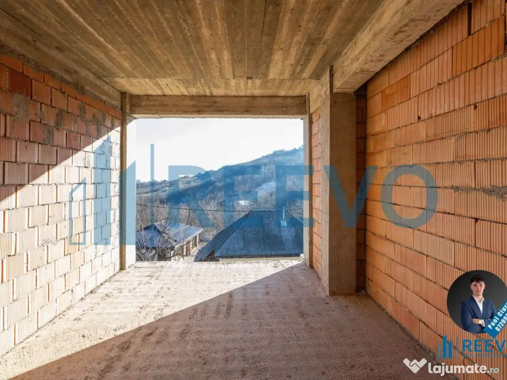 Pensiune/Vilă la roșu P+E+M în Sărata