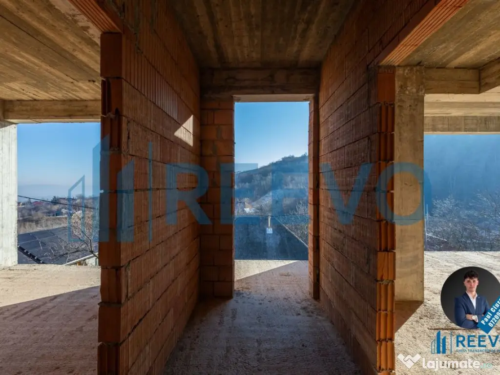 Pensiune/Vilă la roșu P+E+M în Sărata