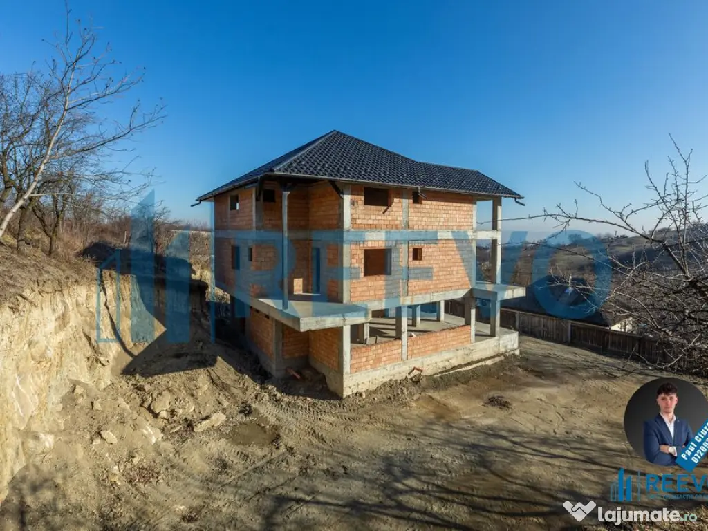 Pensiune/Vilă la roșu P+E+M în Sărata