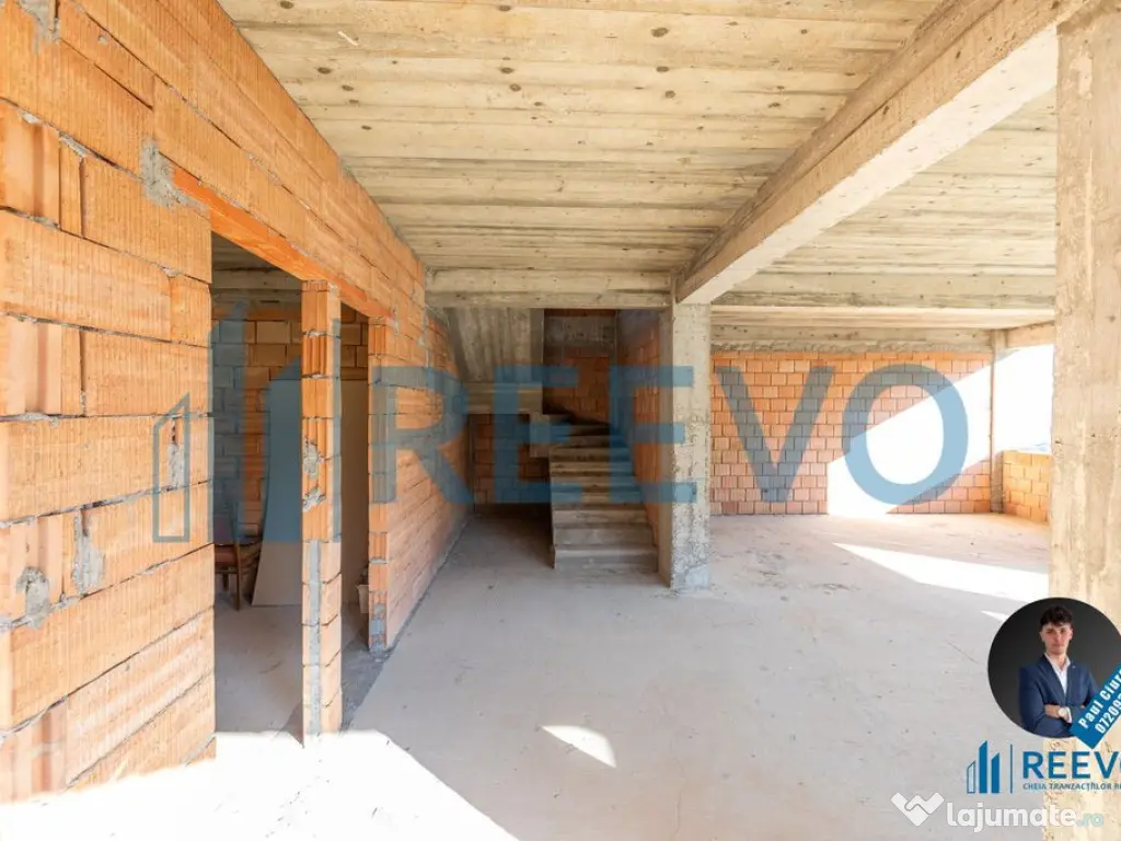 Pensiune/Vilă la roșu P+E+M în Sărata