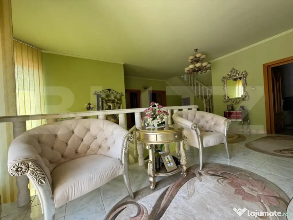 Casa individuala cu 10 camere si piscina, in Zona Dambovita