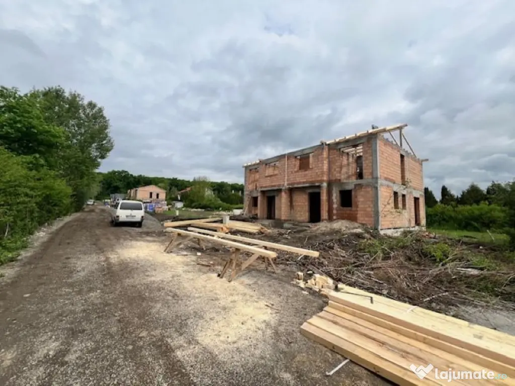 A/1638 De vânzare casă tip duplex în Mureș - Livezeni 