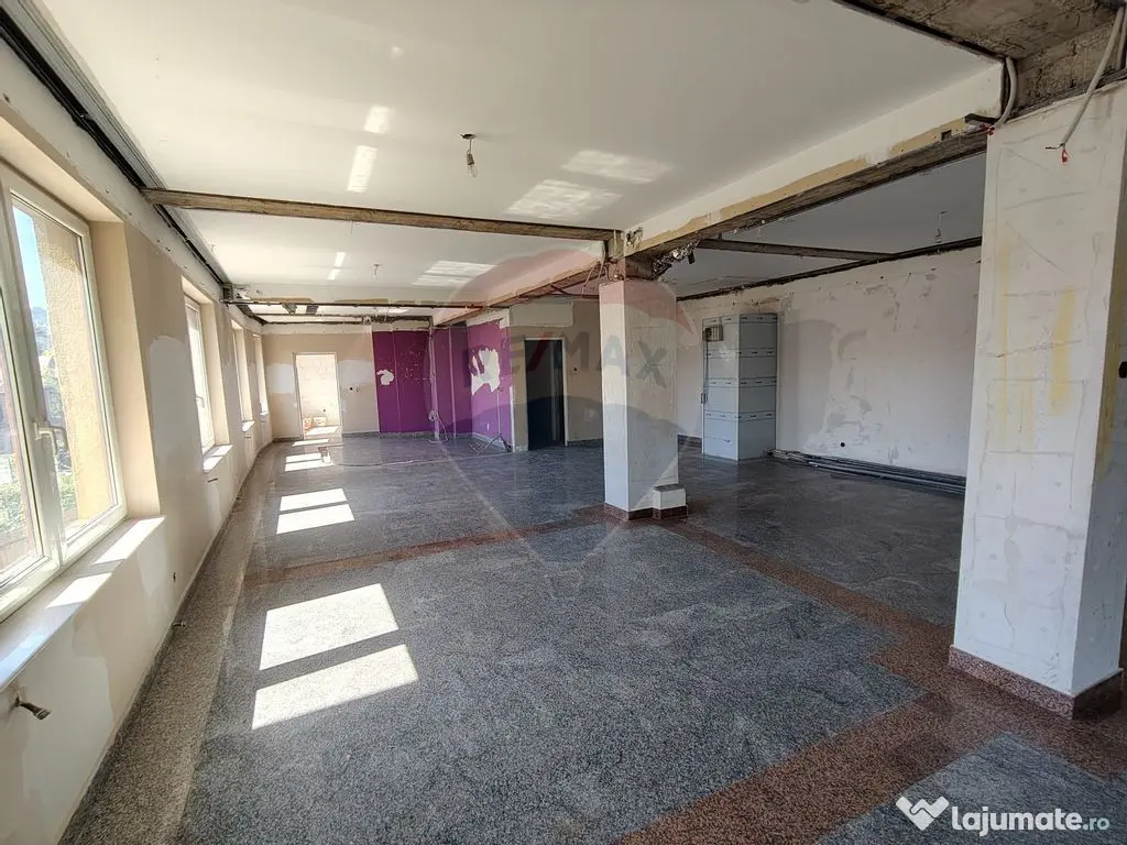 DE ÎNCHIRIAT – Spațiu comercial generos P+2 în zonă... 